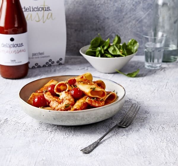 Pasta paccheri met scampi en spinaziesalade
