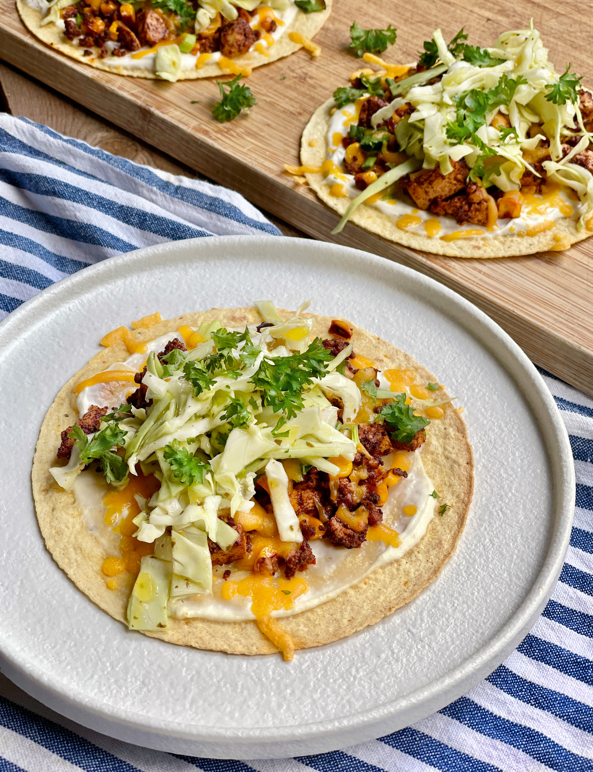 Taco’s met kruidige tofu, frisse spitskool en cheddar
