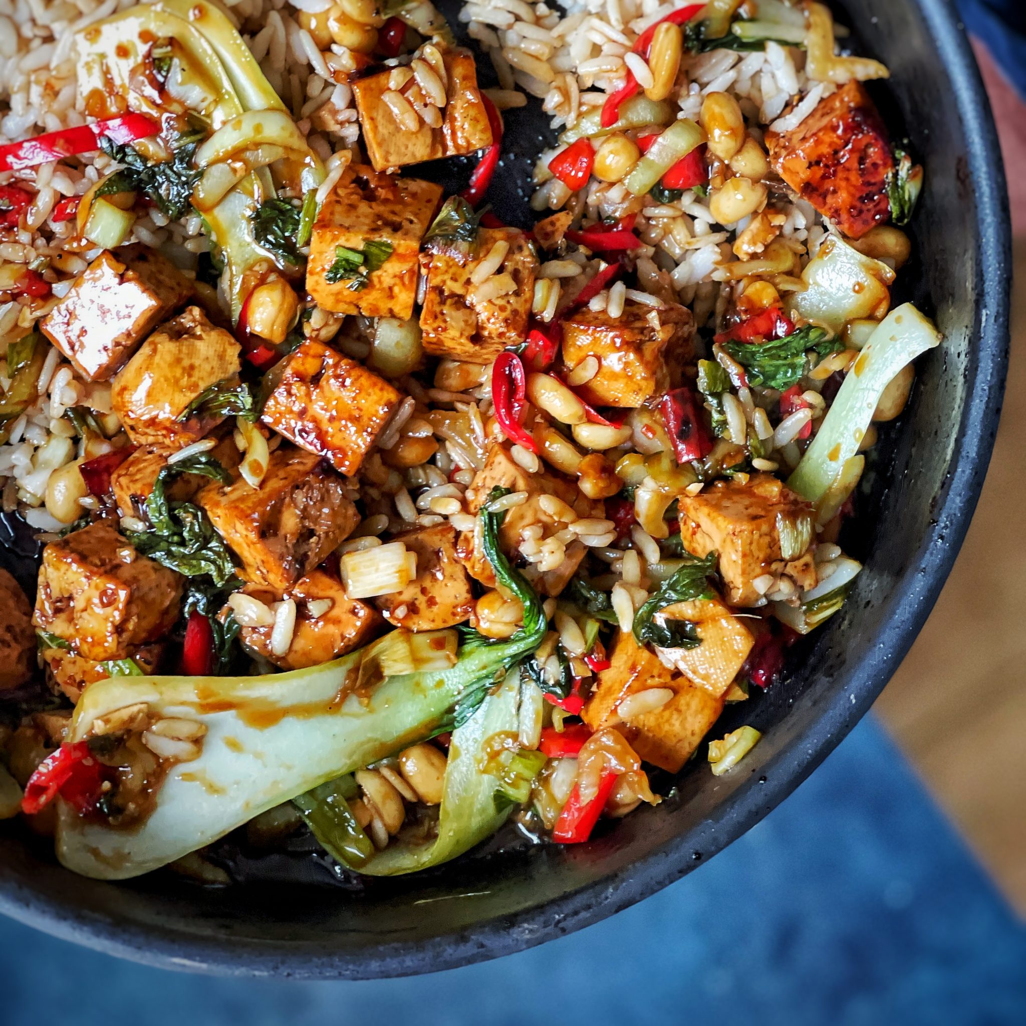 Kung Pao tofu met rijst en groenten
