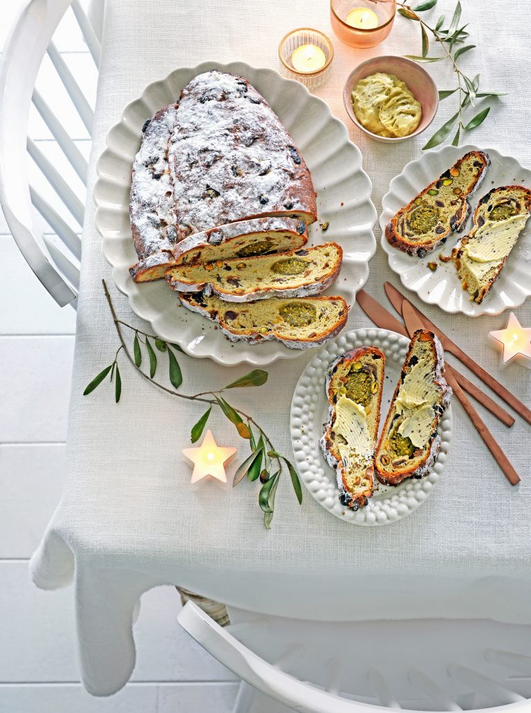Kerstbrood met pistachespijs & geklopte anijsboter