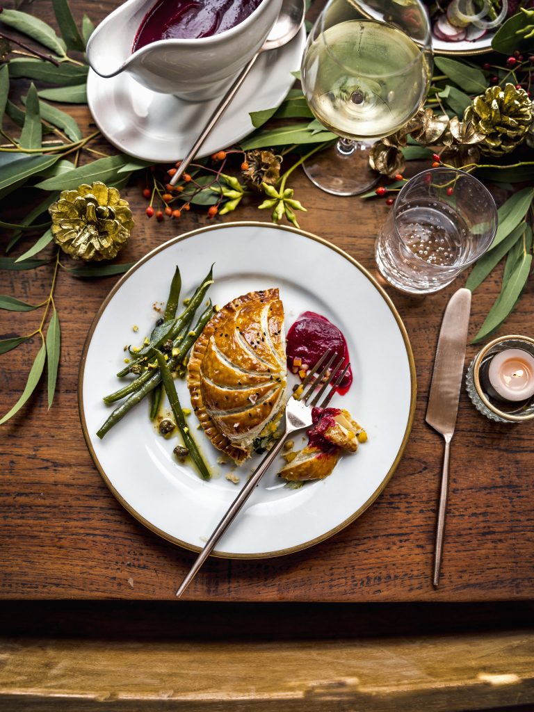 Pithivier met knolselderij, pompoen en snijbiet met sjalot-bietensaus