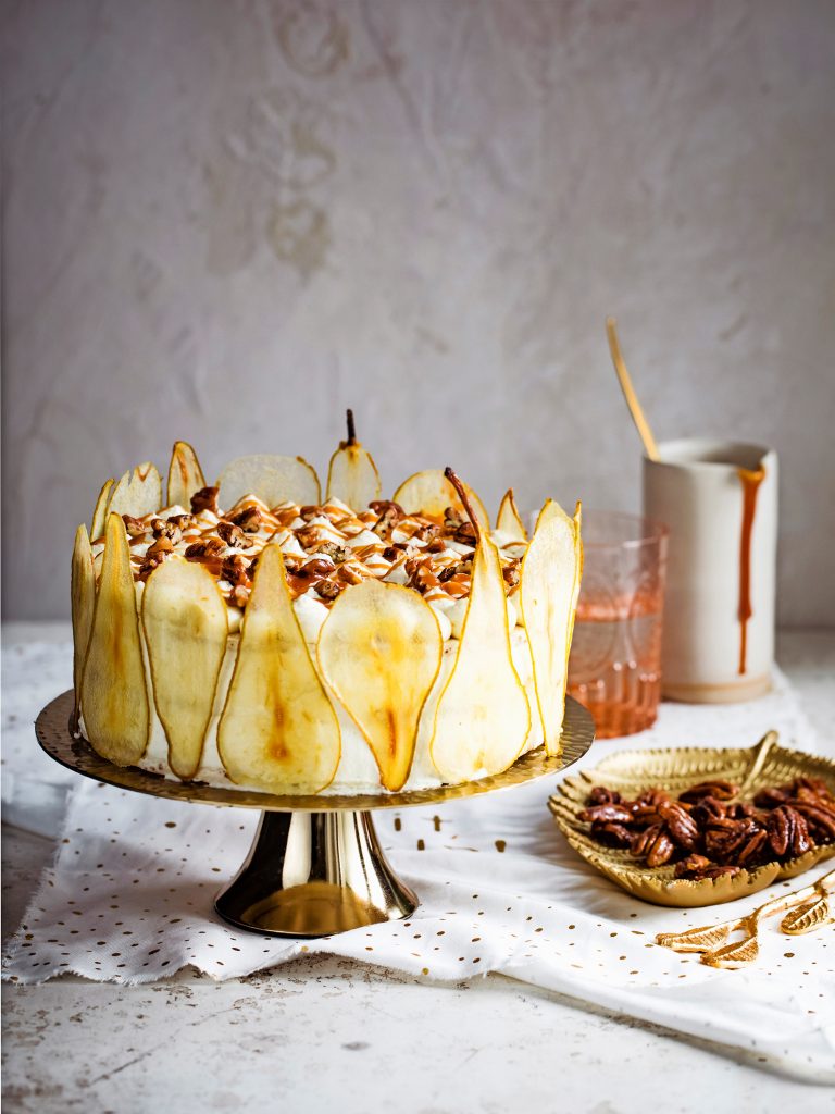 Schuimtaart met pecan, peer & mascarpone