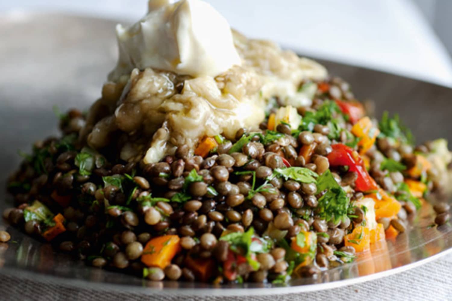 Linzen met gegrilde aubergine
