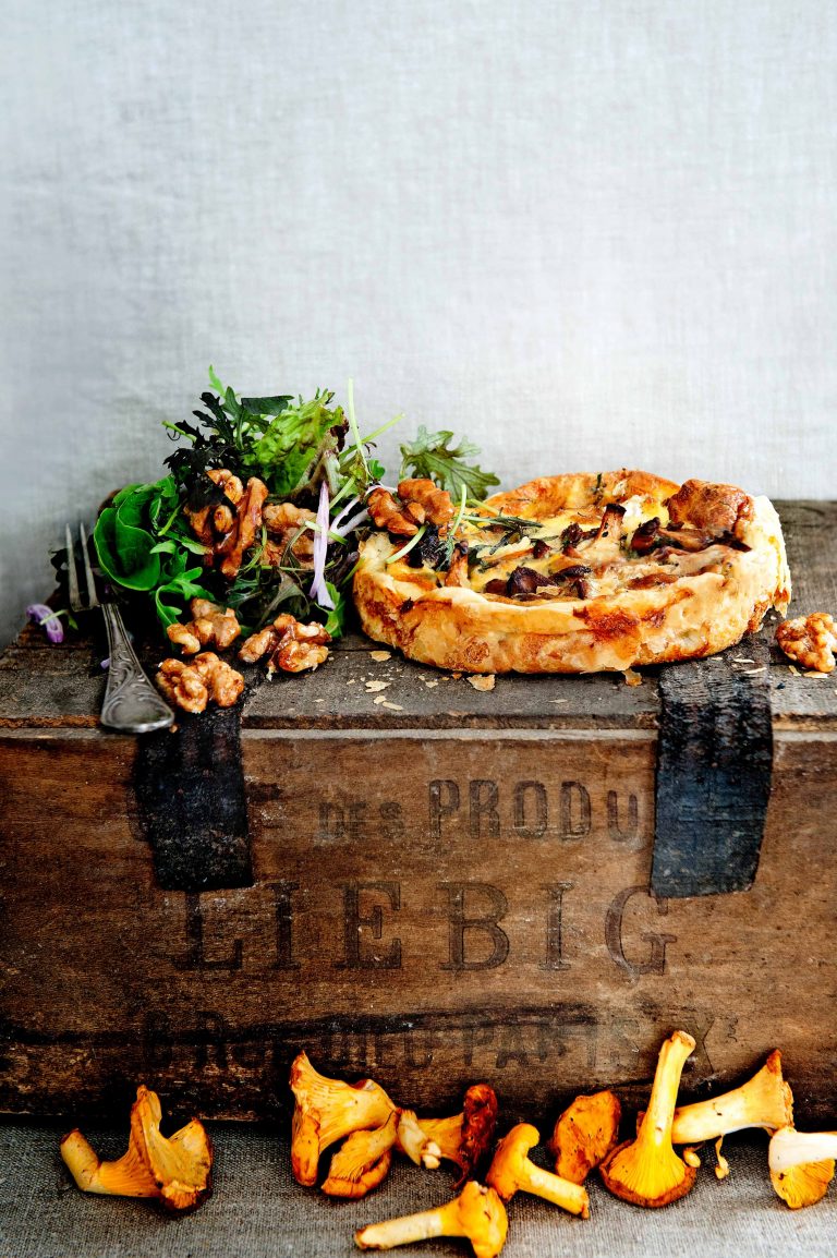 Cantharel quiche met brie & salade met honingnoten