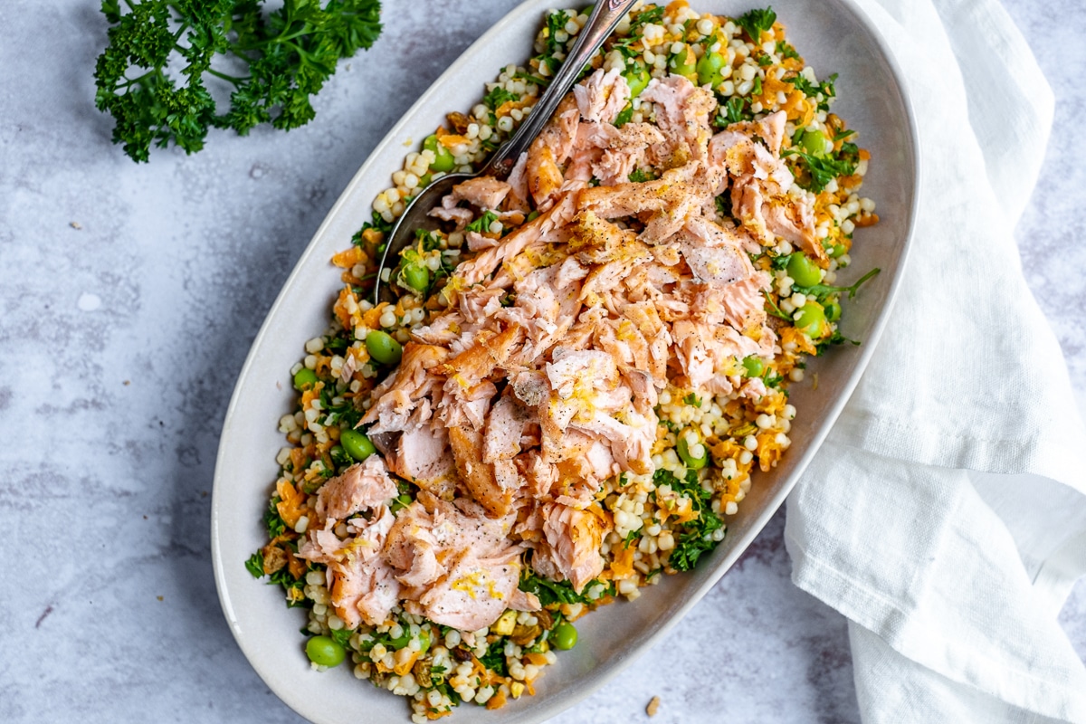 Parelcouscous salade met zalm