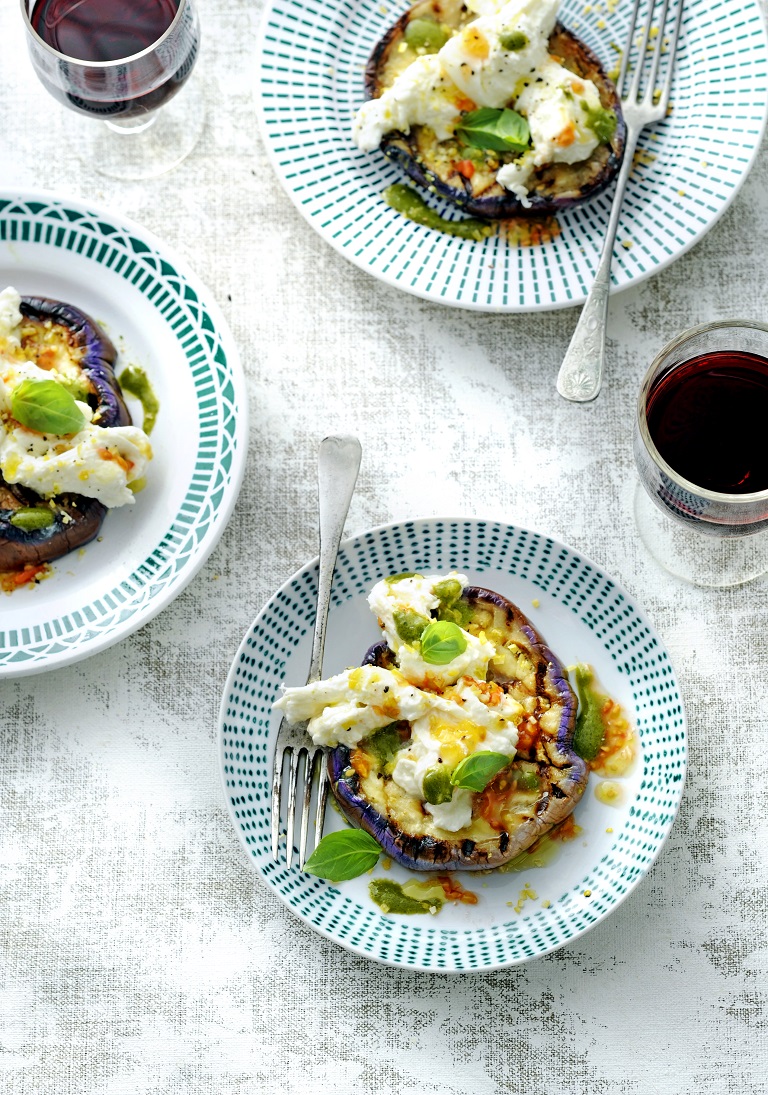 Burrata caprese met aubergine en tomatenzaadjes
