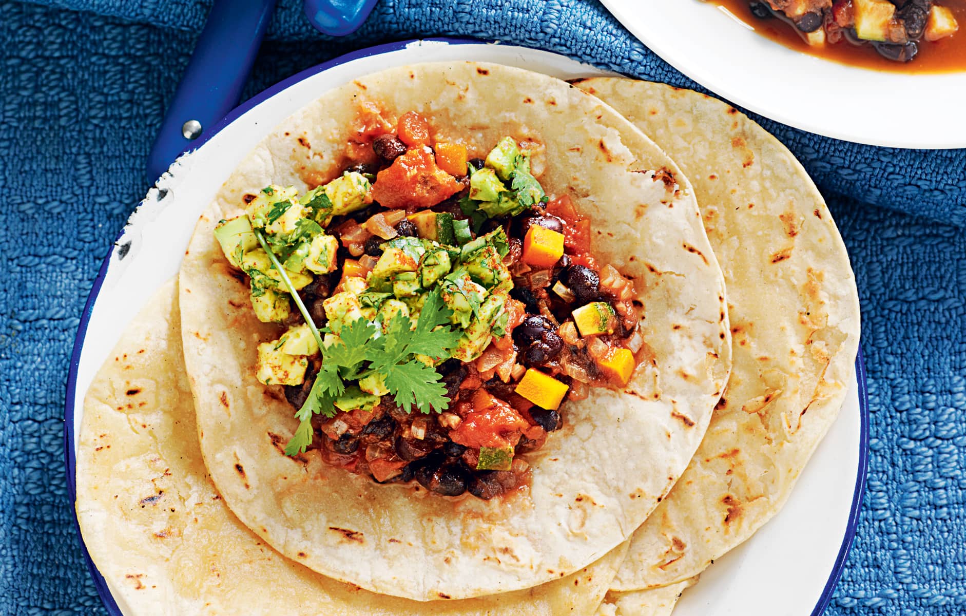 Mexicaanse zwarte bonen met pittige avocado