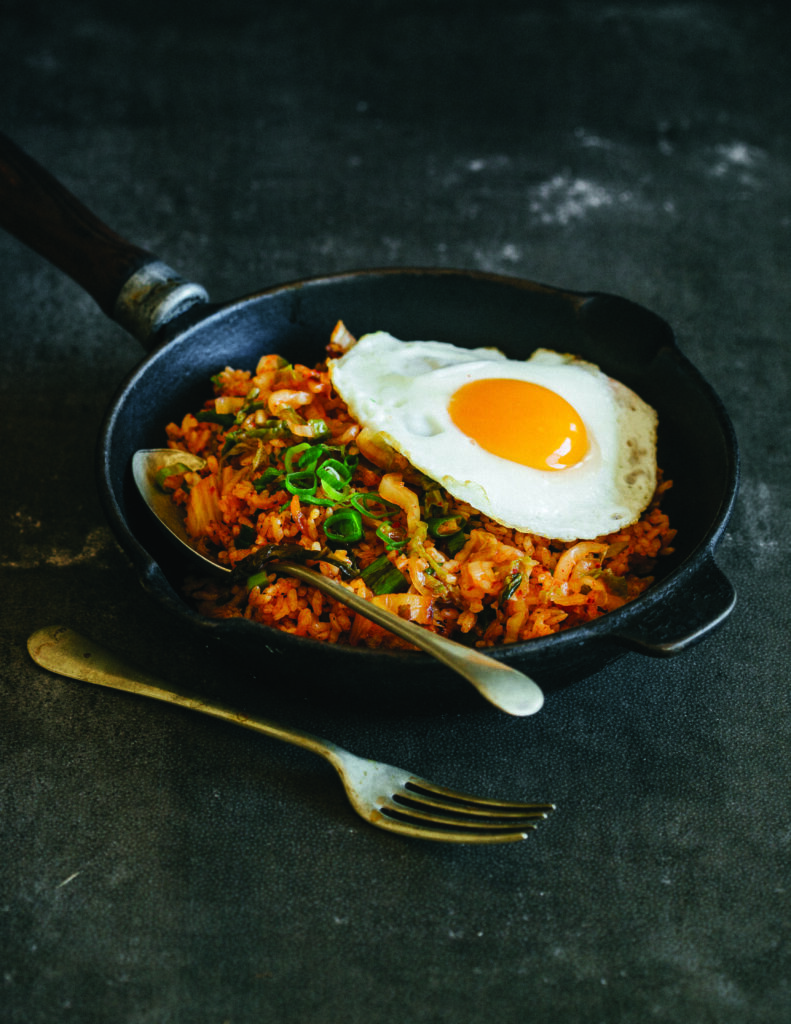 Gebakken kimchi met ei