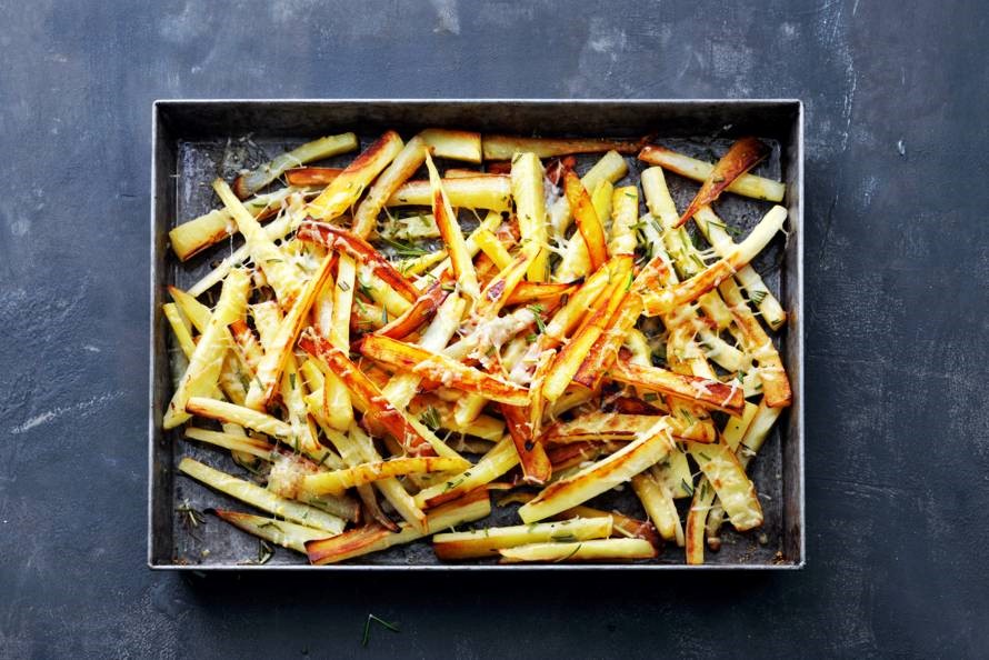 Pastinaakfrites met rozemarijn