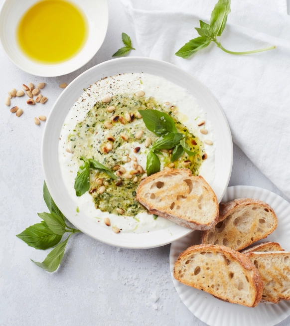 Burrata - yoghurtdip met pesto