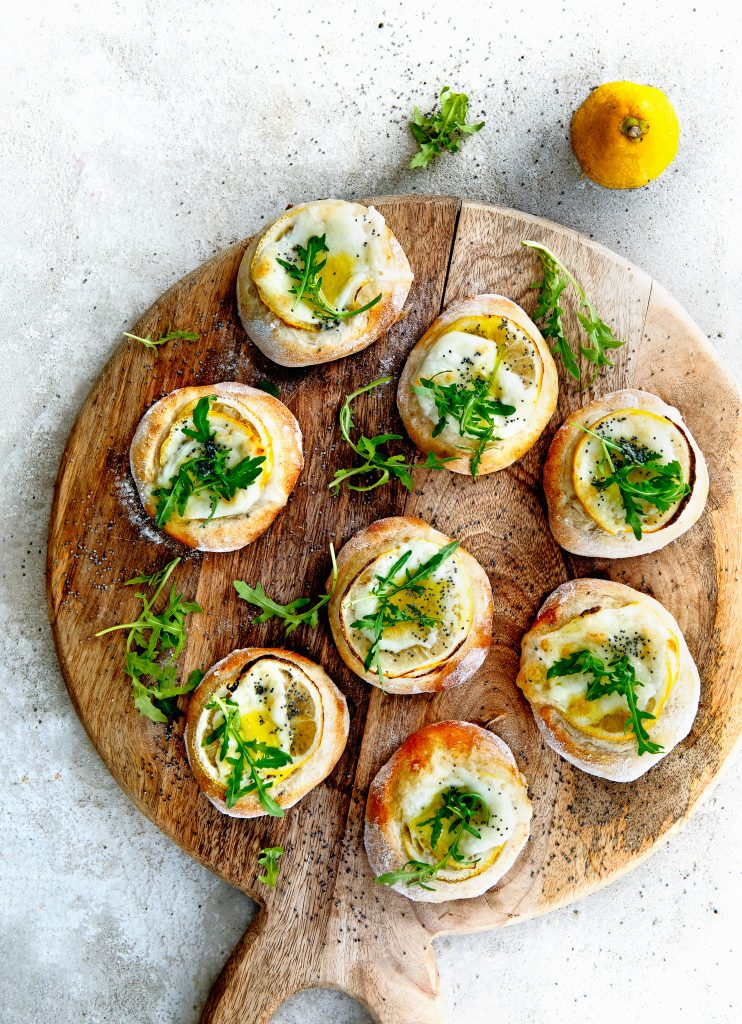 Pizzettes met citroen en buffelmozzarella