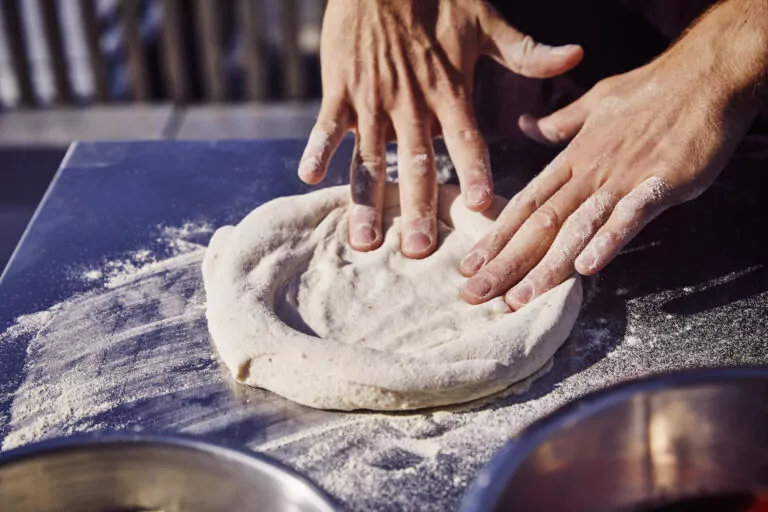 Napolitaanse pizzadeeg