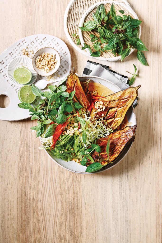 Geroosterde aubergines met satésaus