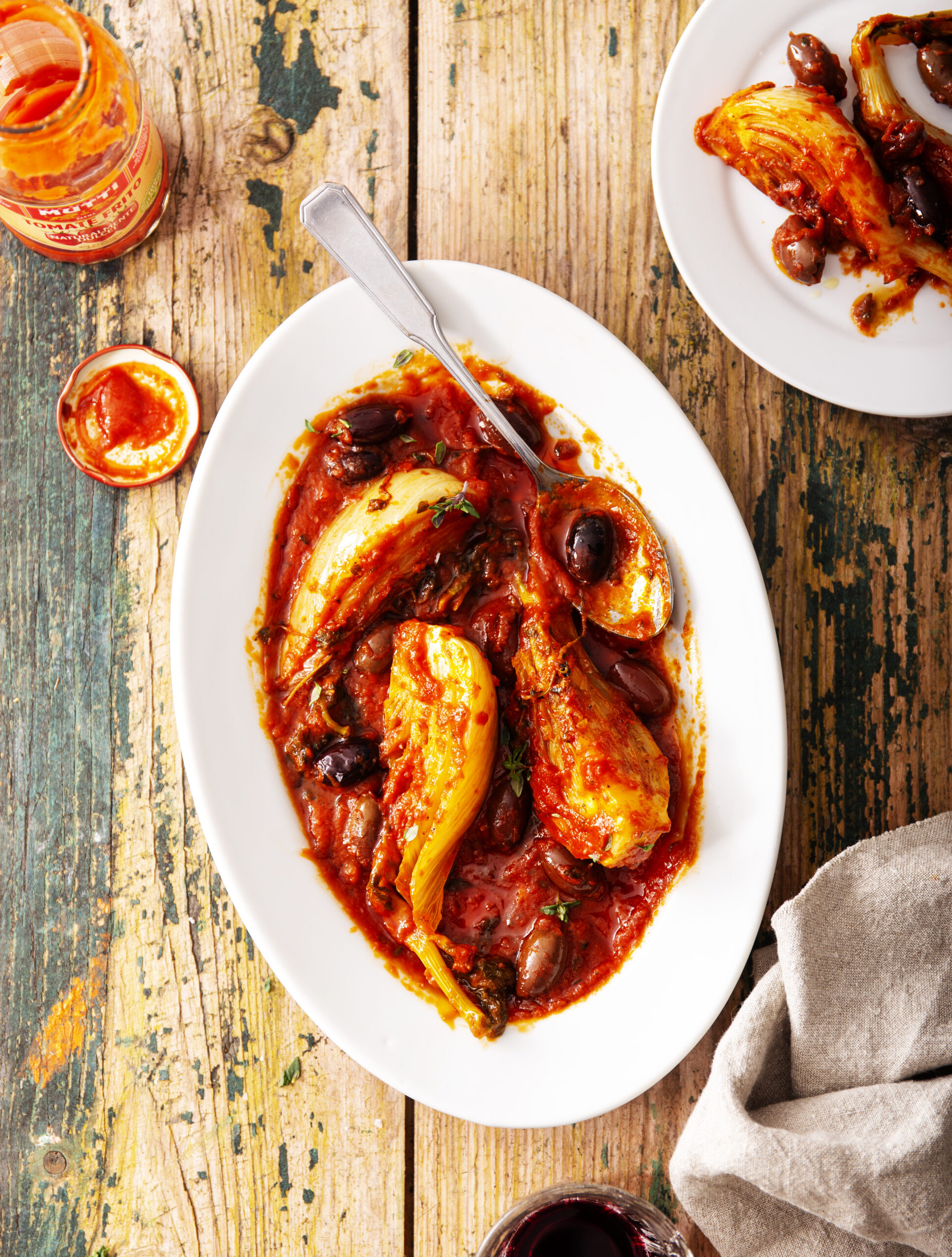 Gesmoorde venkel in tomatensaus met olijven