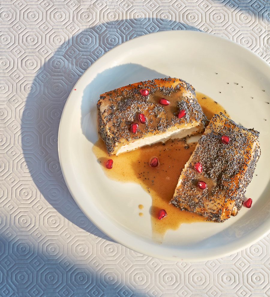 Gebakken feta in filo met honing-tahini dressing