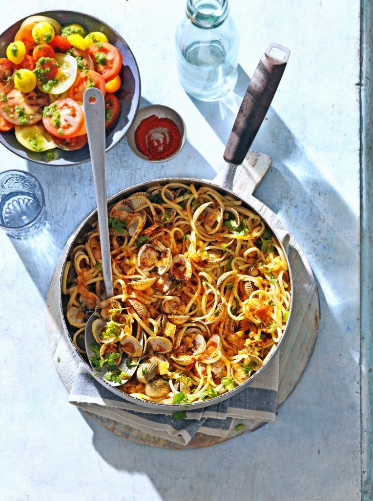 Spaghetti met kokkels en gerookte-paprikaboter