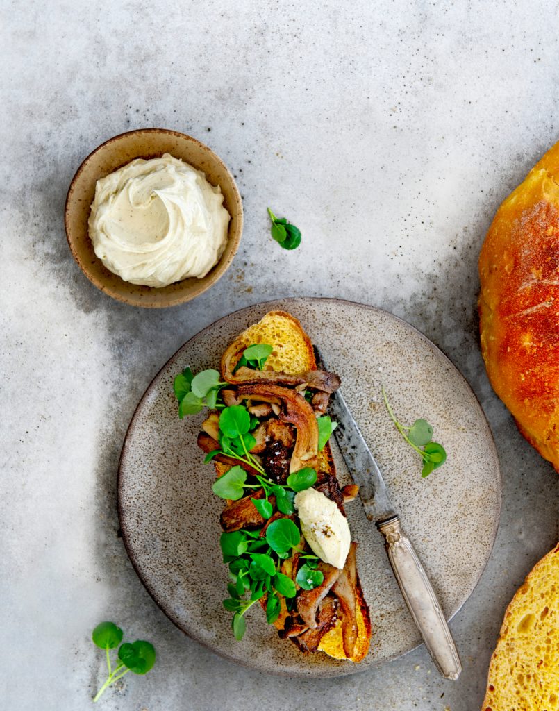 Pompoenbrood met oesterzwammen en specerijenboter