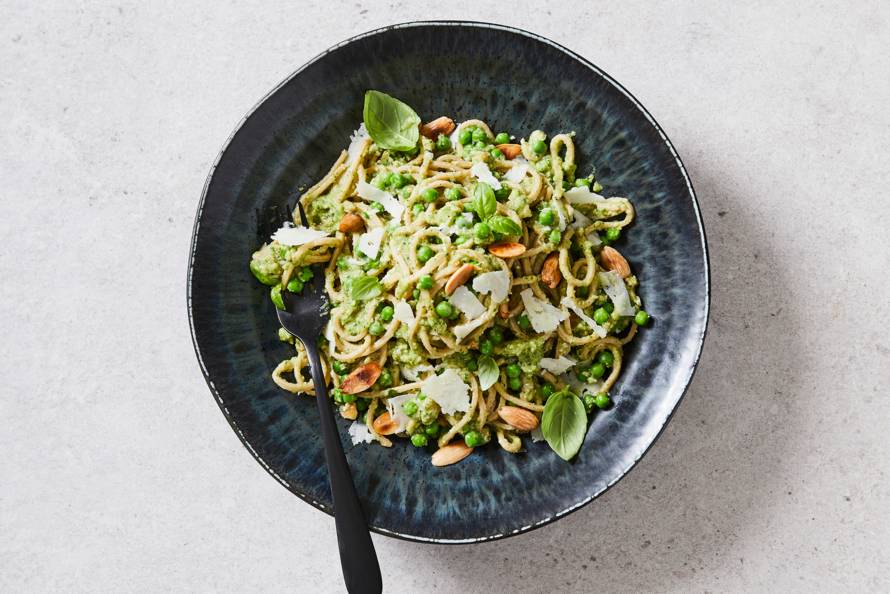 Volkoren linguine met courgettepesto