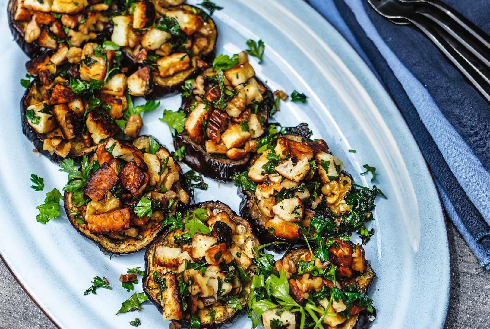 Gebakken aubergines met halloumi