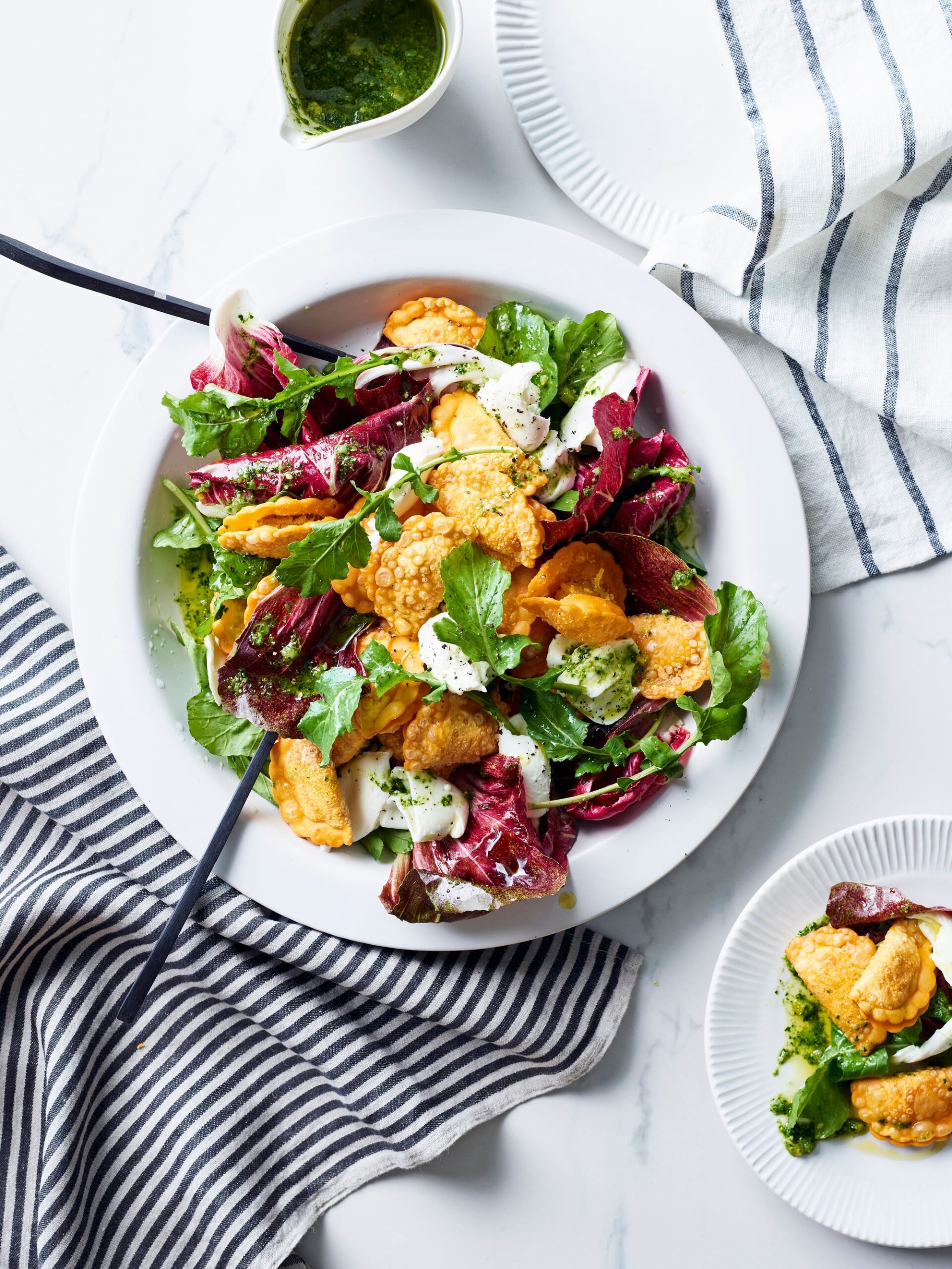 Radicchiosalade met gefrituurde ravioli