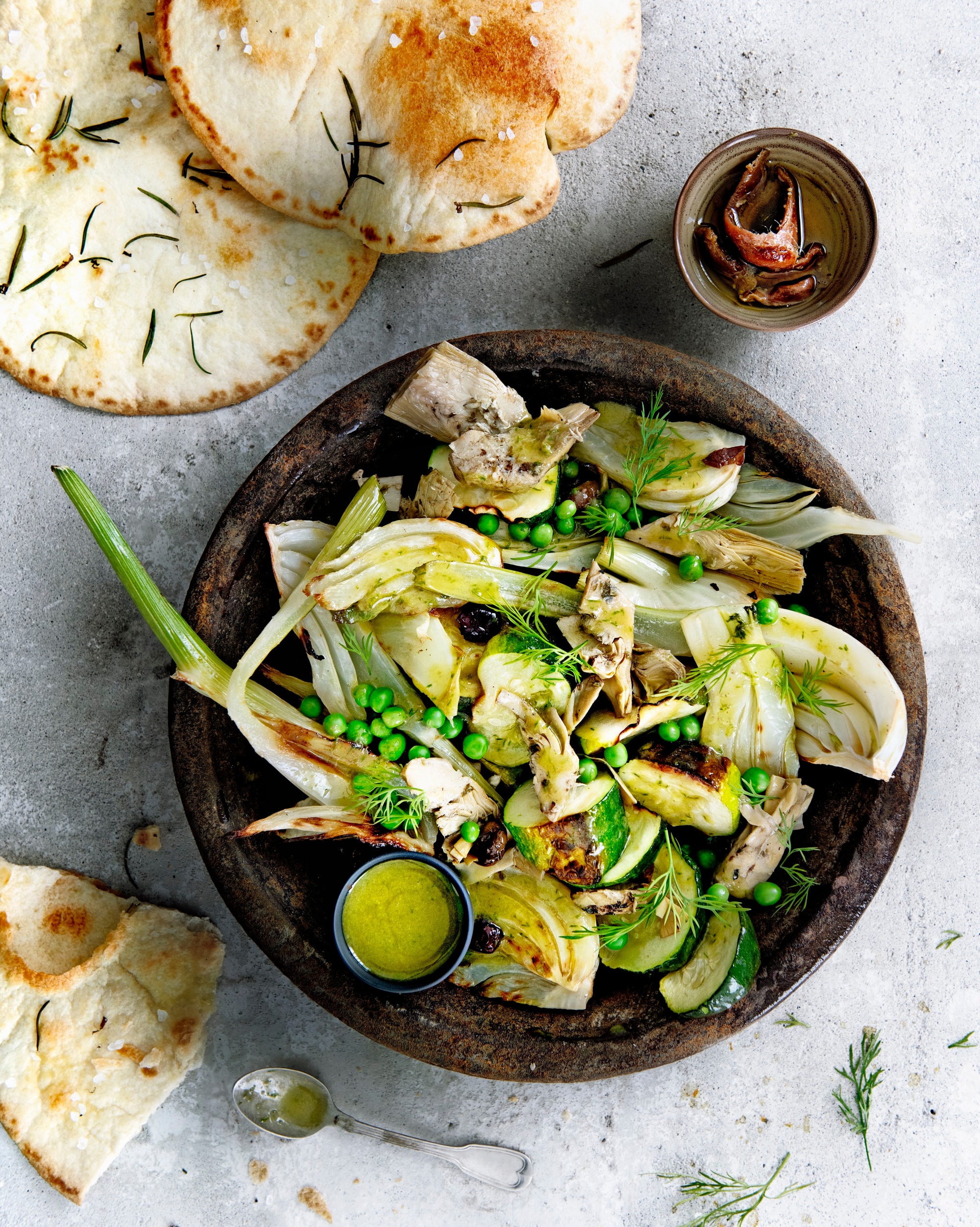Insalata primavera met ansjovis