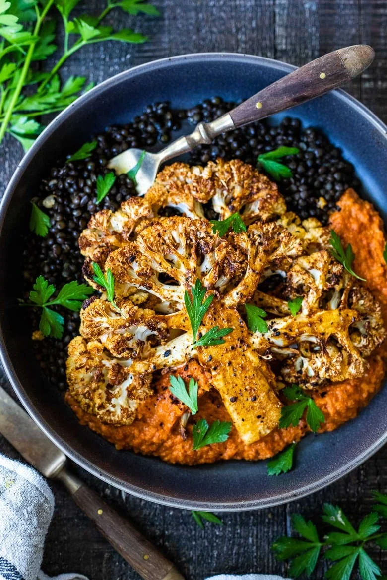Bloemkoolsteak met romensco-saus