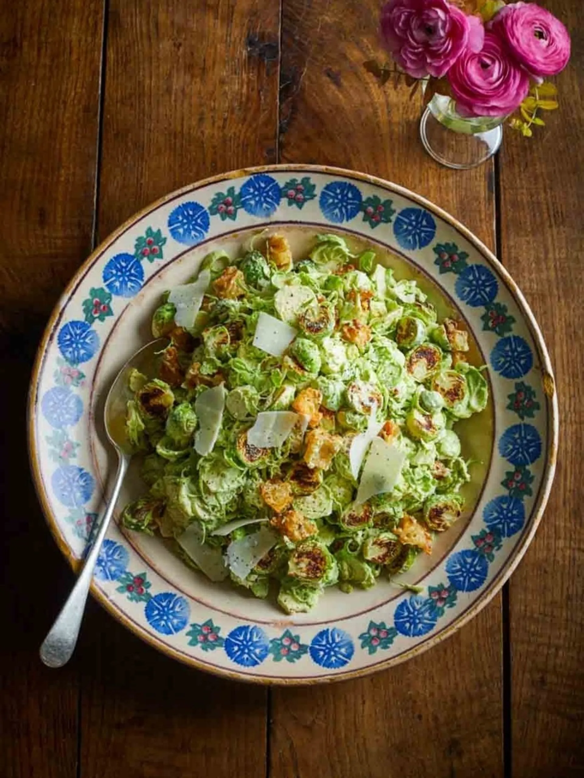 Caesar salade van spruitjes
