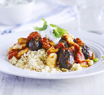 Auberginetagine met citroen en munt en amandelcouscous