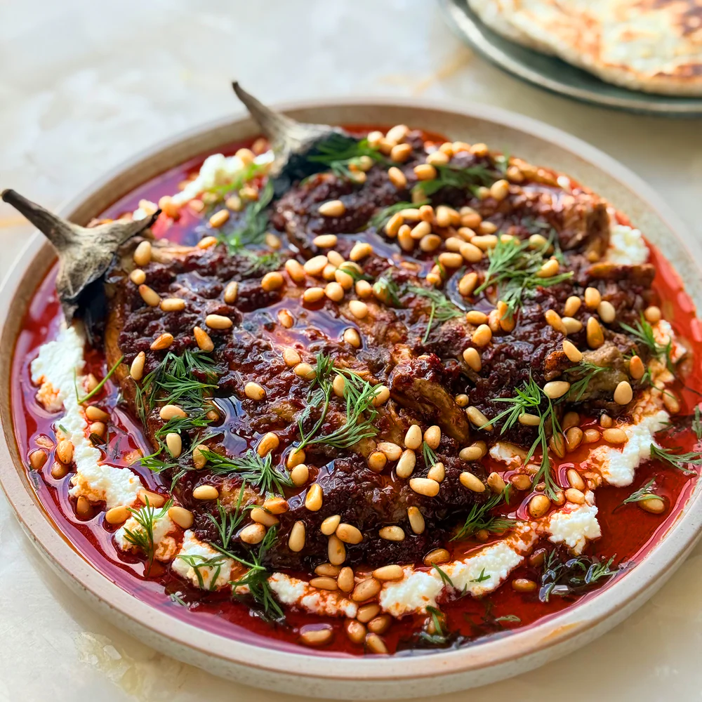 Geroosterde aubergine met feta en harissa-olie