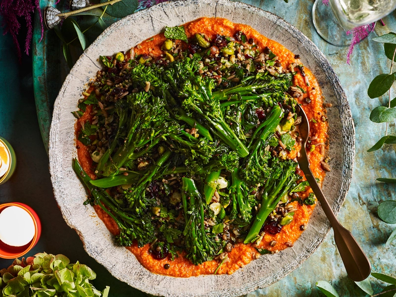 Broccolini, graantabbouleh en romesco-saus
