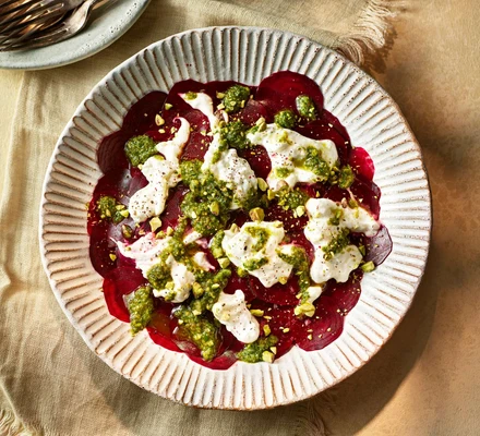 Bietcarpaccio met stracciatella en pistachepesto