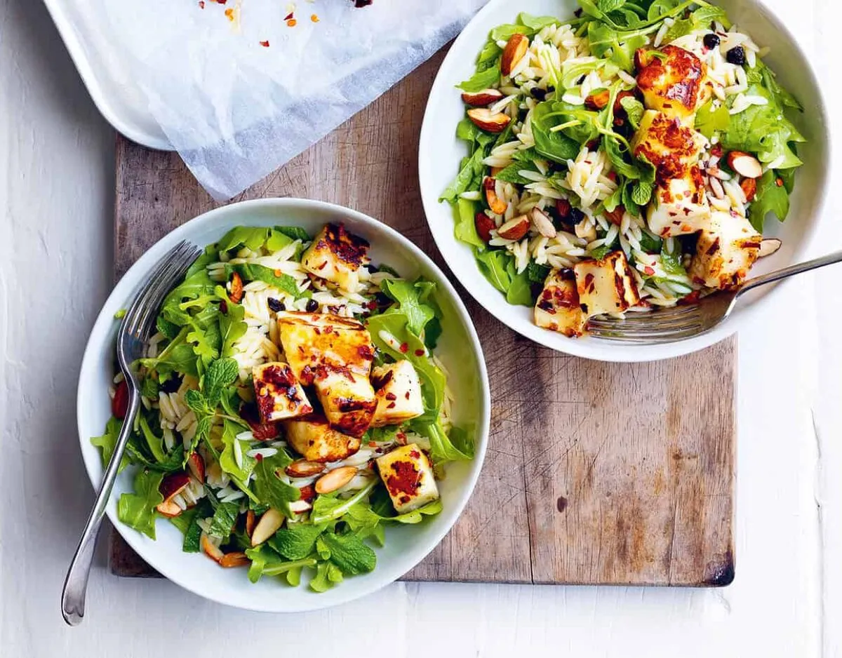 Orzo met chili-honinghalloumi