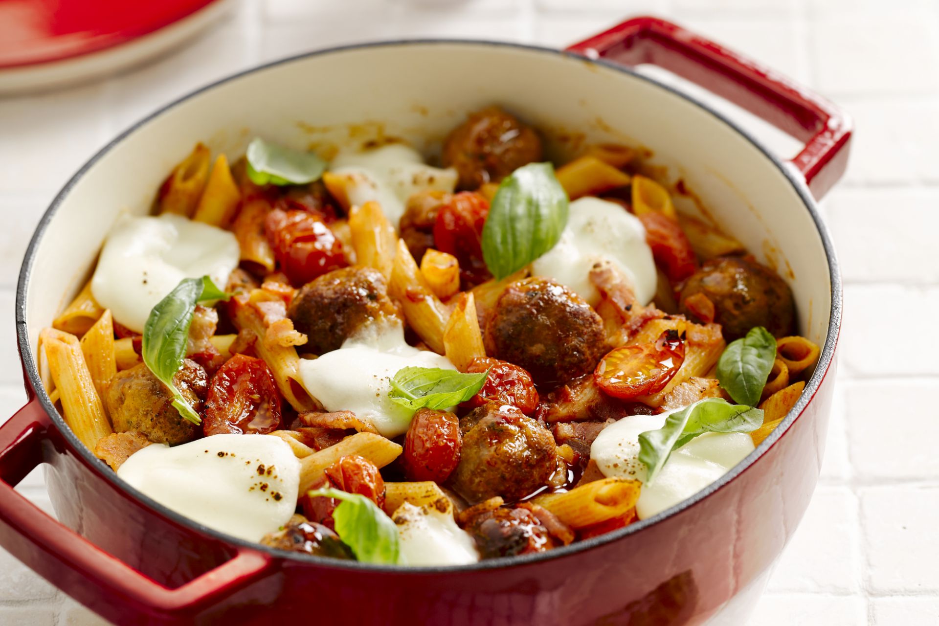 Penne al forno met gehaktballetjes en mozzarella