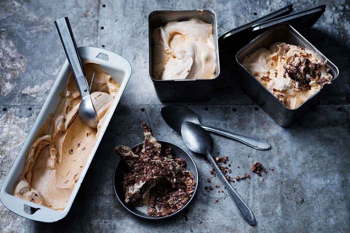 Caramel en halva-ijs