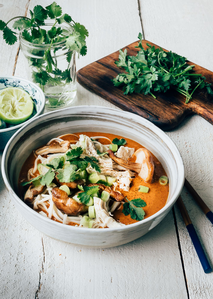 Ramen met rode curry en kip