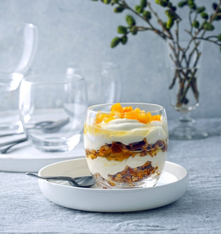 Trifle met pecan-koffiecrumble en citrus-gemberjam