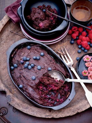 Warme zachte chocolade met smeuïg fruit