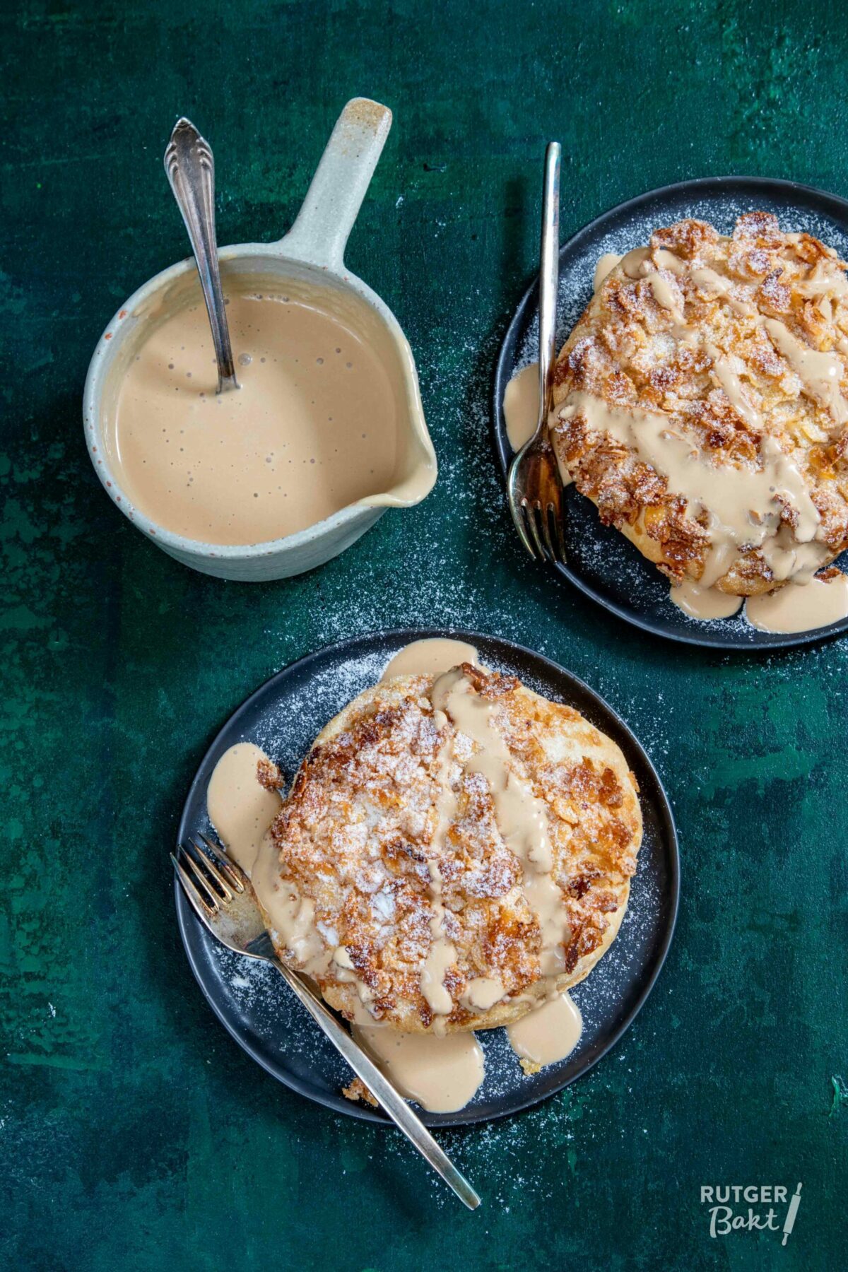 Appelkanjers met kaneelsaus