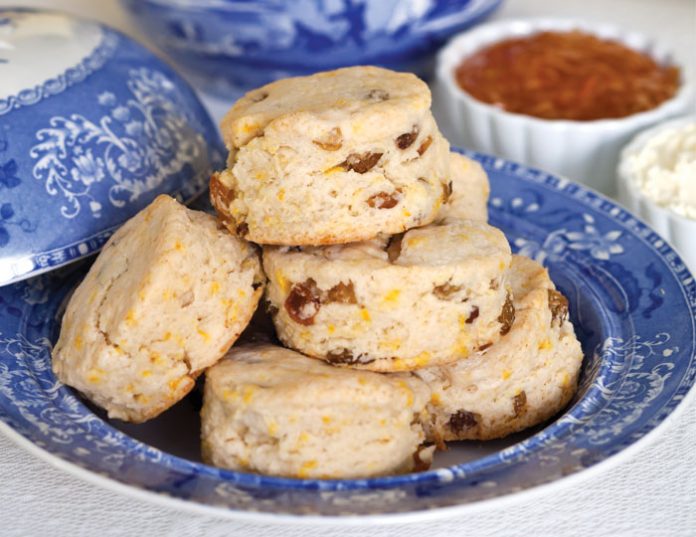 Karnemelkscones met rozijnen