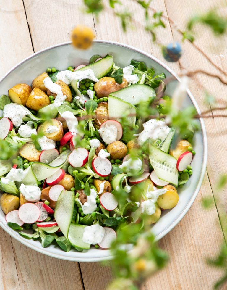 Groene lentesla met krieltjes en yoghurtdressing