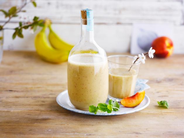 Kokossmoothie met banaan en perzik
