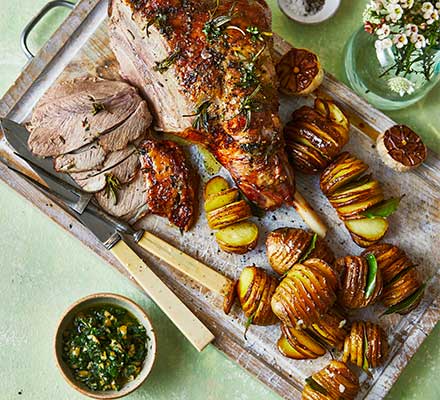 Lam met hasselback aardappelen
