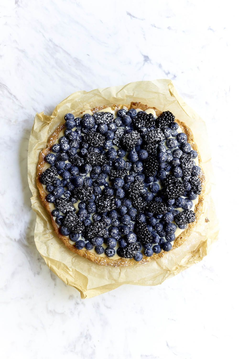 Zandtaart met blauwe vruchten