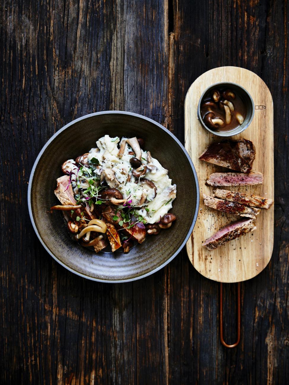 Boschampignonsstoemp met entrecote en tijmsaus