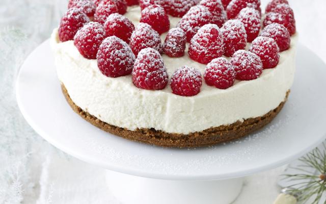 Cheesecake met frambozen en witte chocolade