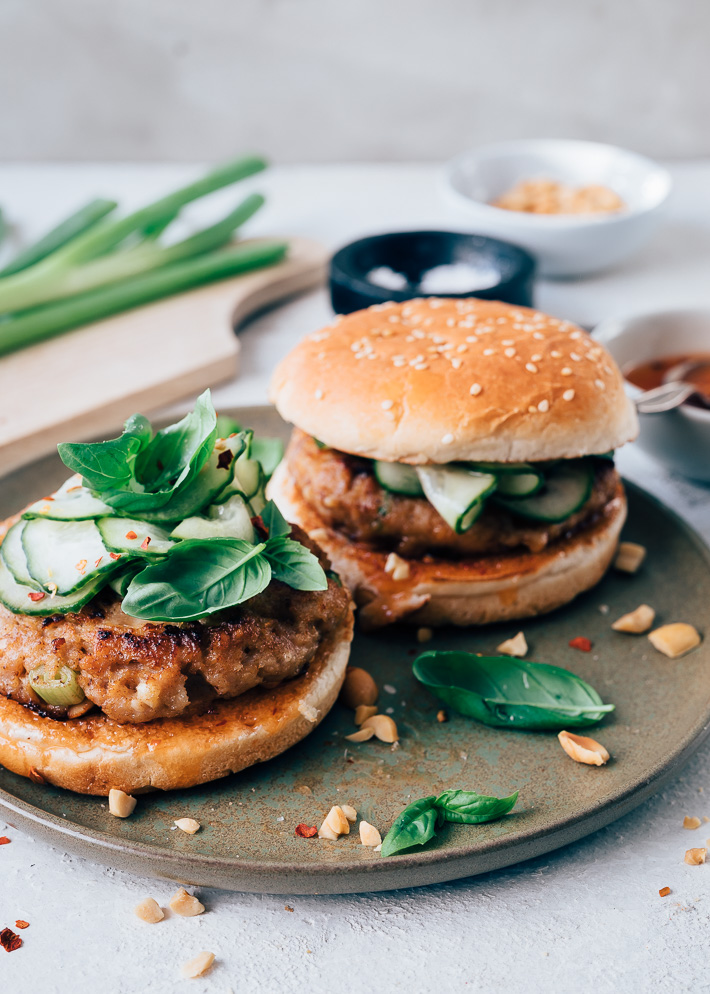 Aziatische burger met pickled komkommer
