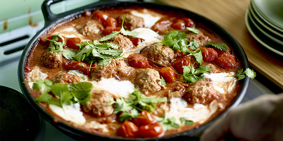Balletjestajine met geroosterde tomaten