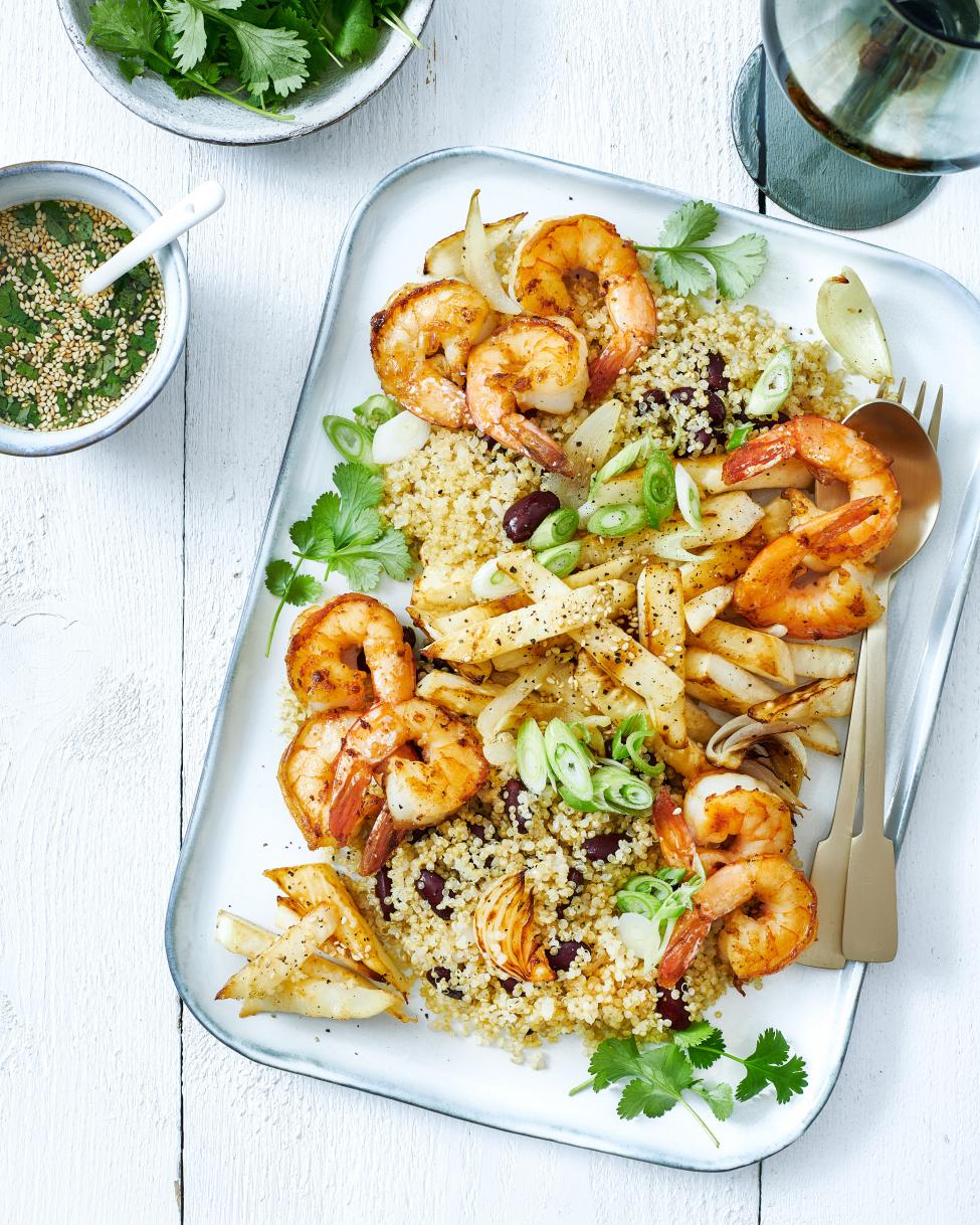 Quinoa met gebakken knolselder, scampi\'s en sesamdressing