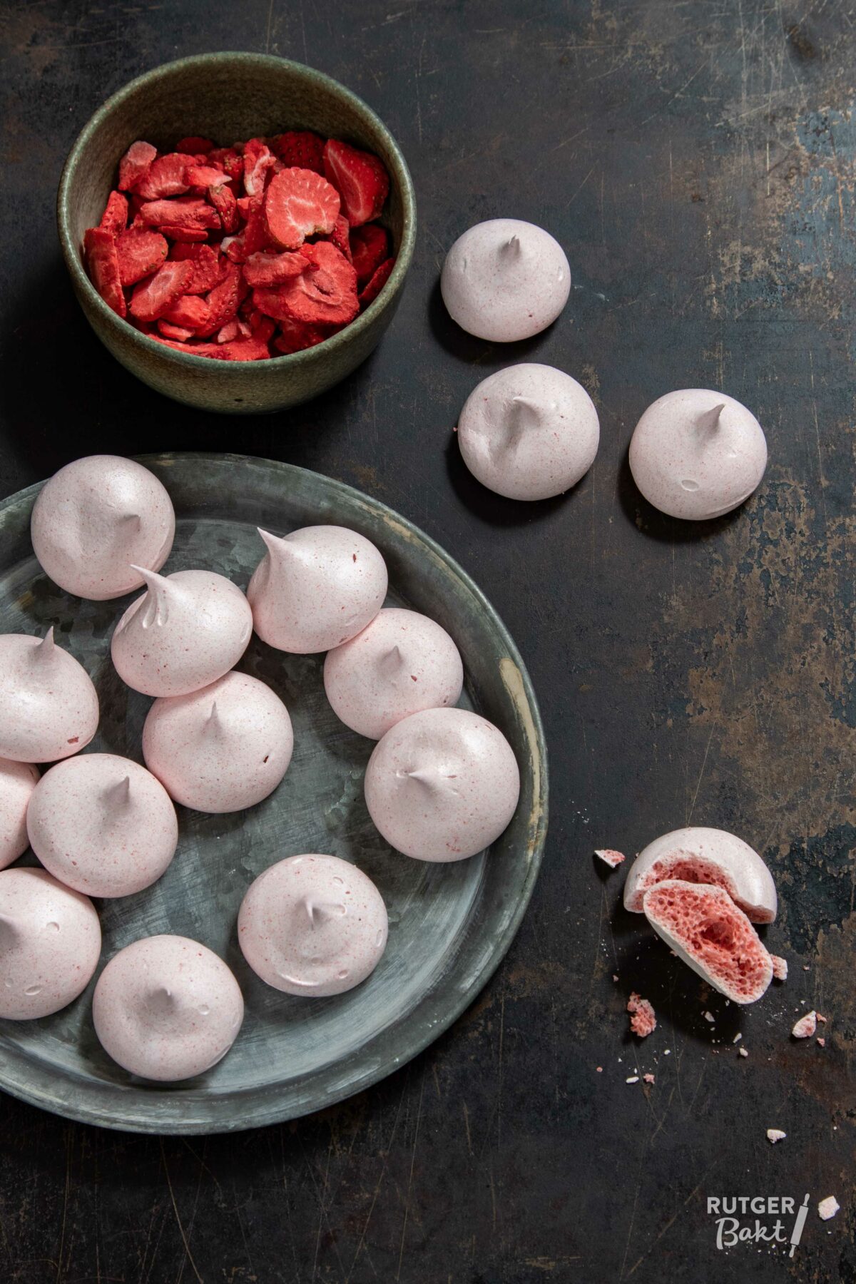 Aardbeien meringues van aquafaba