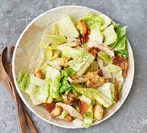 Kipsalade met broodcroutons